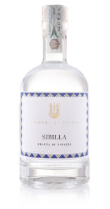 Liquori di Tivoli - Sibilla Grappa di Vinacce. Grappa di vinacce italiane altamente selezionate, caratterizzata dalla prevalenza del vitigno San Giovese.