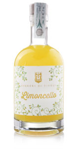 Il limoncello di Liquori di Tivoli è realizzato con estratti totalmente naturali di limone e scorze, il più tipico dei frutti mediterranei.